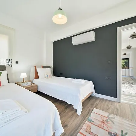 Greenblue - Unique In Nature With A Pool * Φετιγιέ