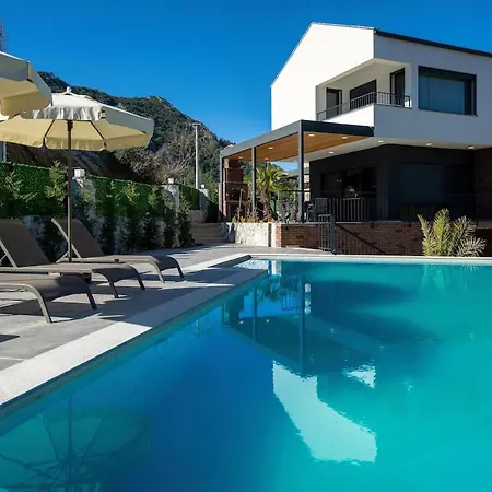 Villa Greenblue - Unique In Nature With A Pool