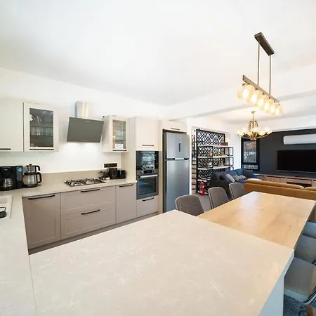 Villa Greenblue - Unique In Nature With A Pool