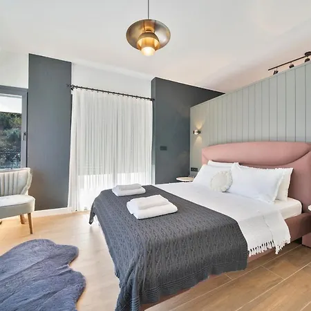 Greenblue - Unique In Nature With A Pool