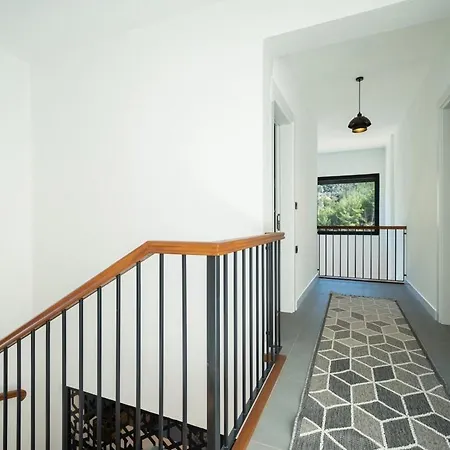 Greenblue - Unique In Nature With A Pool * 페티예