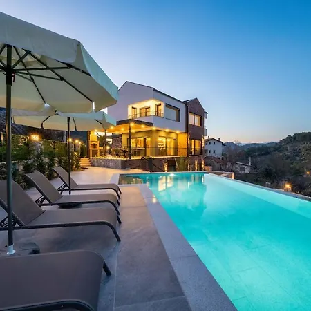 فيلة Greenblue - Unique In Nature With A Pool