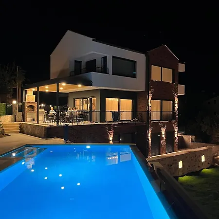 빌라 Greenblue - Unique In Nature With A Pool 페티예