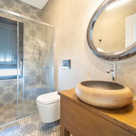 Greenblue - Unique In Nature With A Pool * 페티예