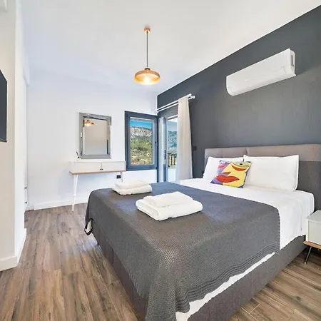 Greenblue - Unique In Nature With A Pool * 페티예