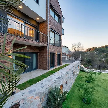 Greenblue - Unique In Nature With A Pool 페티예